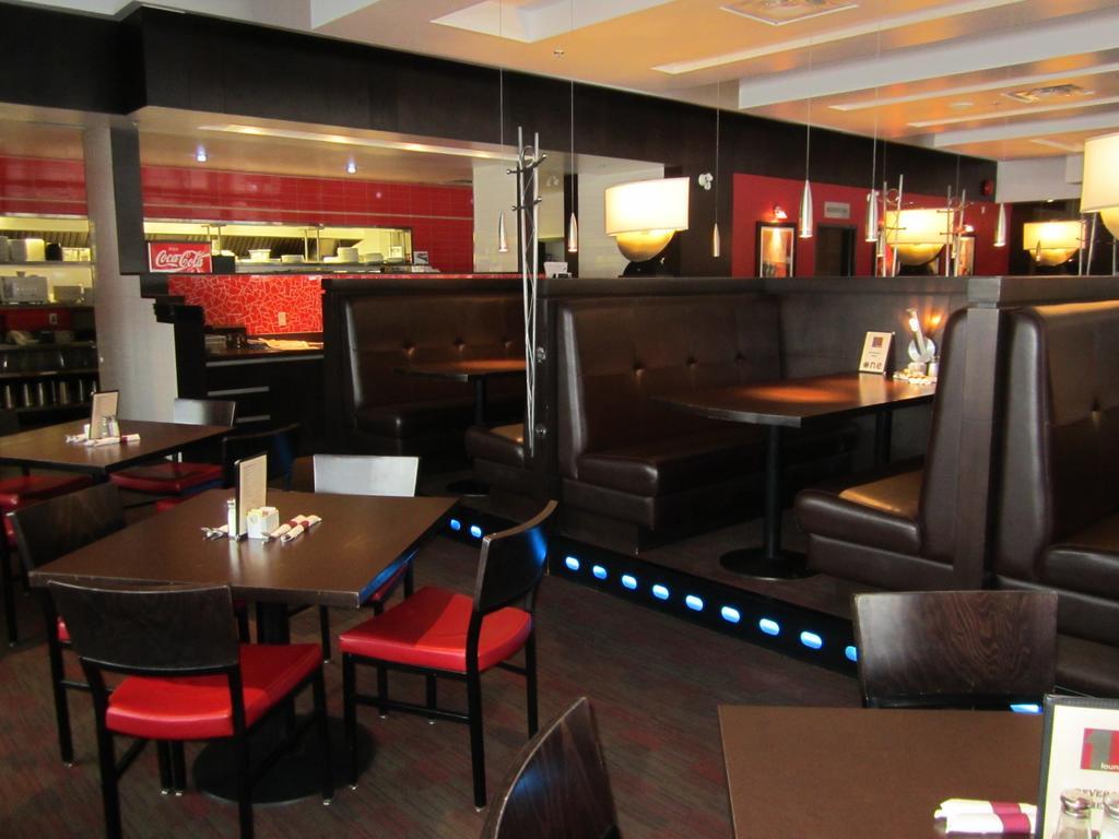 פורט נלסון Woodlands Inn & Suites מראה חיצוני תמונה