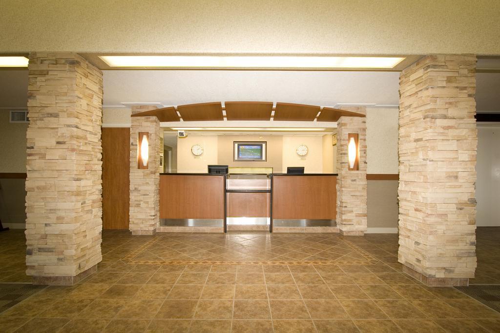 פורט נלסון Woodlands Inn & Suites מראה חיצוני תמונה