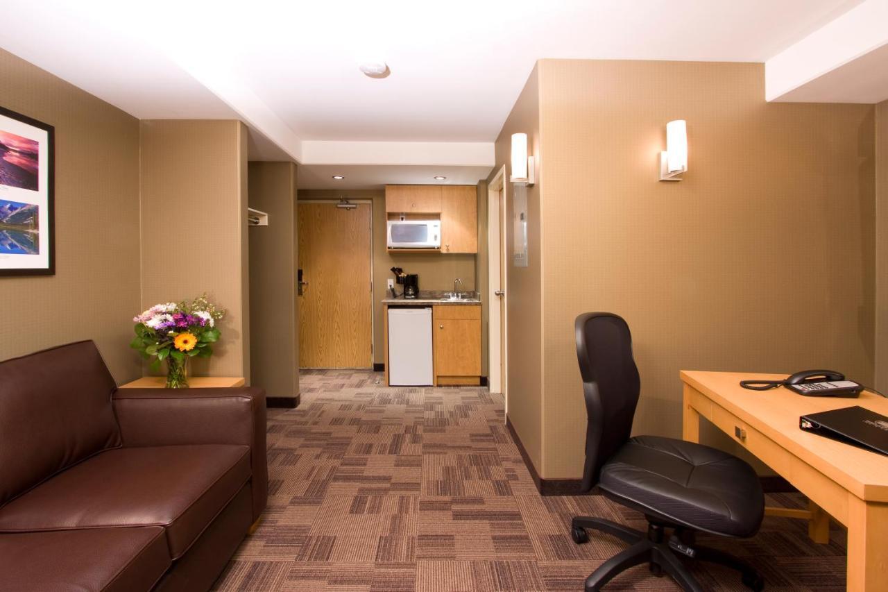 פורט נלסון Woodlands Inn & Suites מראה חיצוני תמונה
